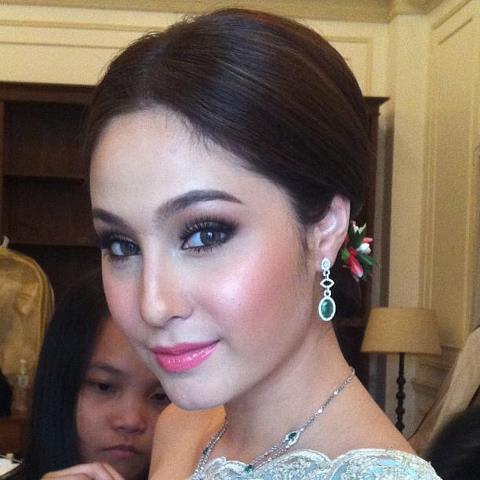 ซูมหน้าใกล้ๆ ของขวัญ อุษามณี