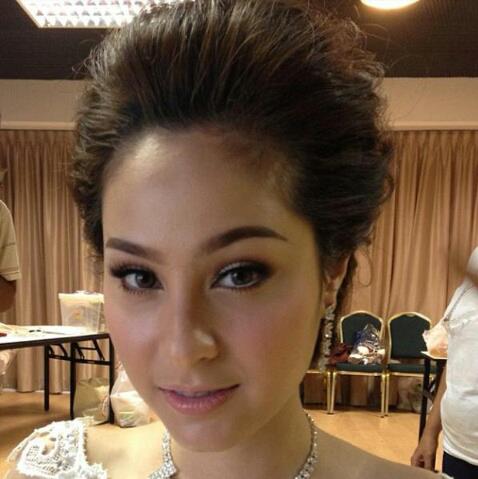 ซูมหน้าใกล้ๆ ของขวัญ อุษามณี