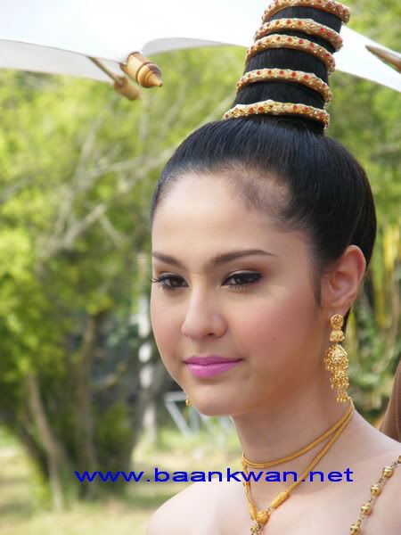 ซูมหน้าใกล้ๆ ของขวัญ อุษามณี
