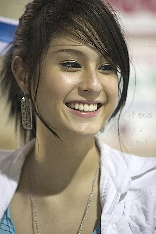 ซูมหน้าใกล้ๆ ของขวัญ อุษามณี