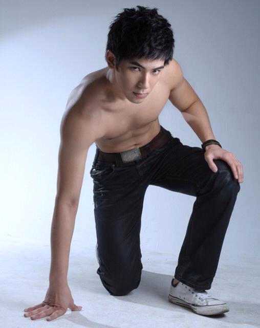 พ่อหนุ่ม หุ่นฟิน 70 !!