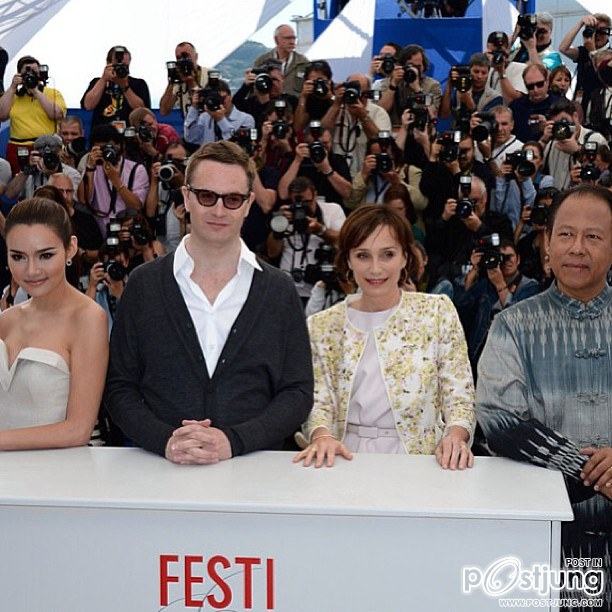 ญาญ่าหญิงงดงามในชุดไทยจากเมืองคานส์