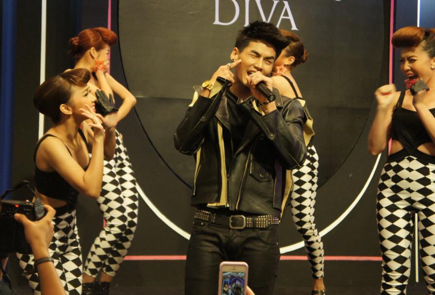 รวมรูปฮั่น จากงาน เปิดตัว 12 Plus Summer Diva