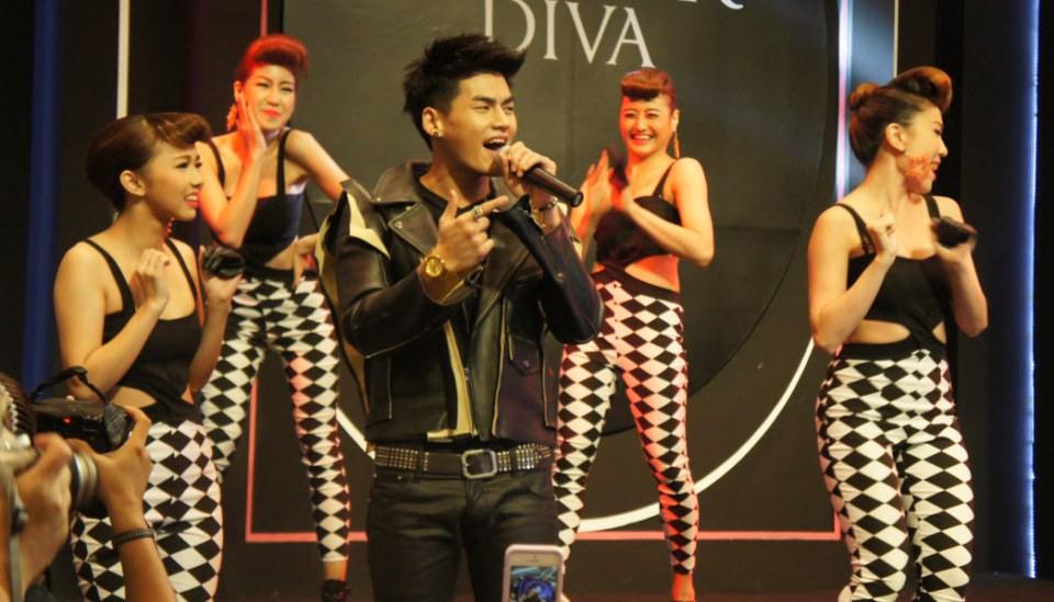 รวมรูปฮั่น จากงาน เปิดตัว 12 Plus Summer Diva