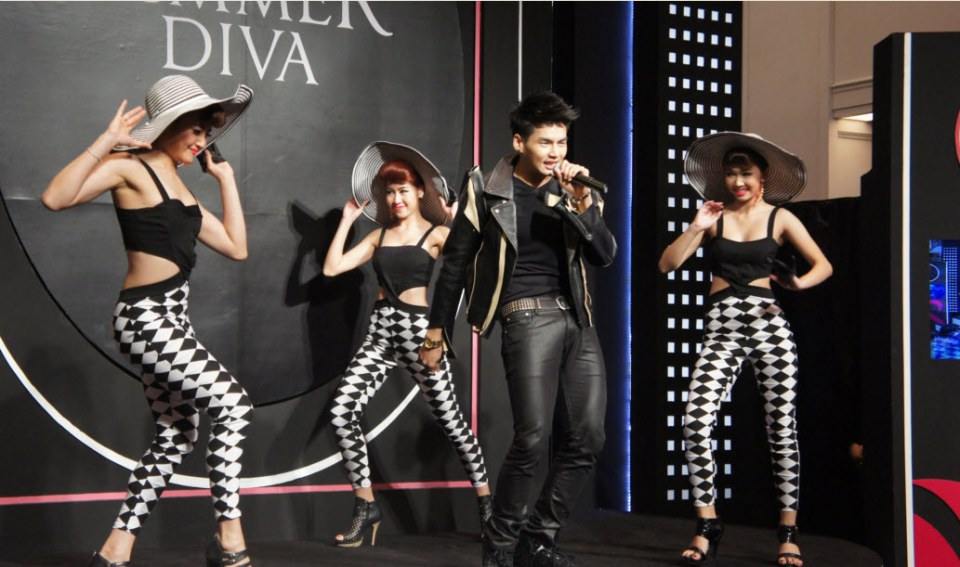 รวมรูปฮั่น จากงาน เปิดตัว 12 Plus Summer Diva