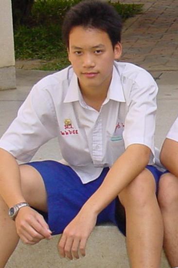 ดาราในชุดนักเรียน