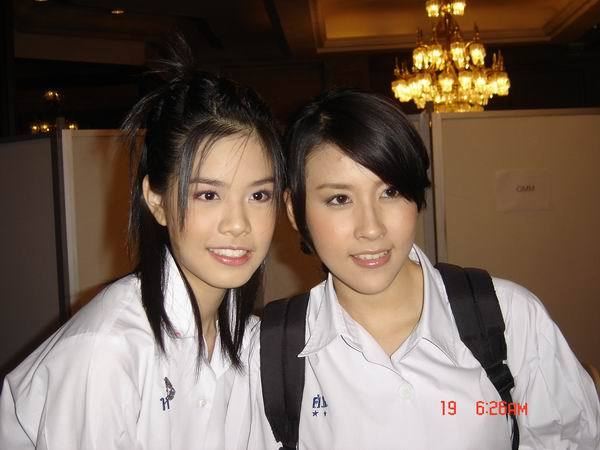 ดาราในชุดนักเรียน