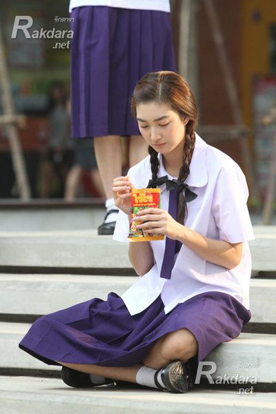 ดาราในชุดนักเรียน