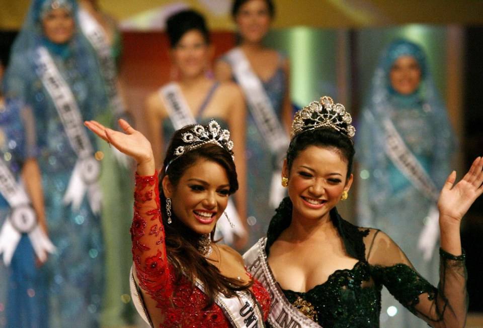 นางงามจักรวาลปี 2006 ( zuleyka rivera ).