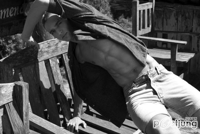 Samyr Fully & Leo Oliver in PinUpBoys 3