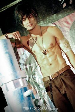 JayEm Sison หนุ่มนักคอสเพลย์หุ่นล่ำ