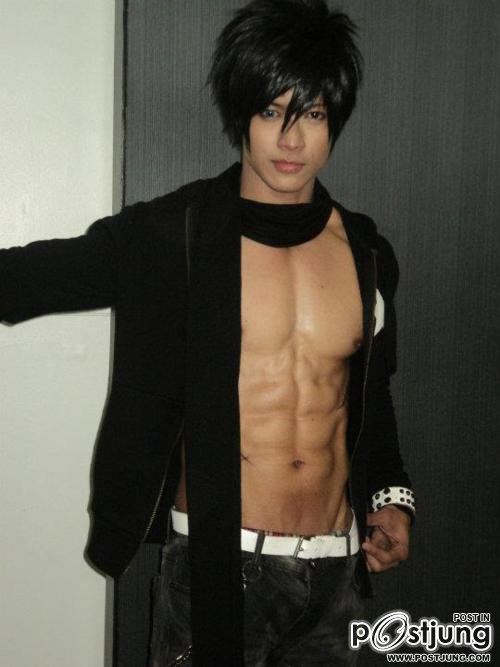 JayEm Sison หนุ่มนักคอสเพลย์หุ่นล่ำ