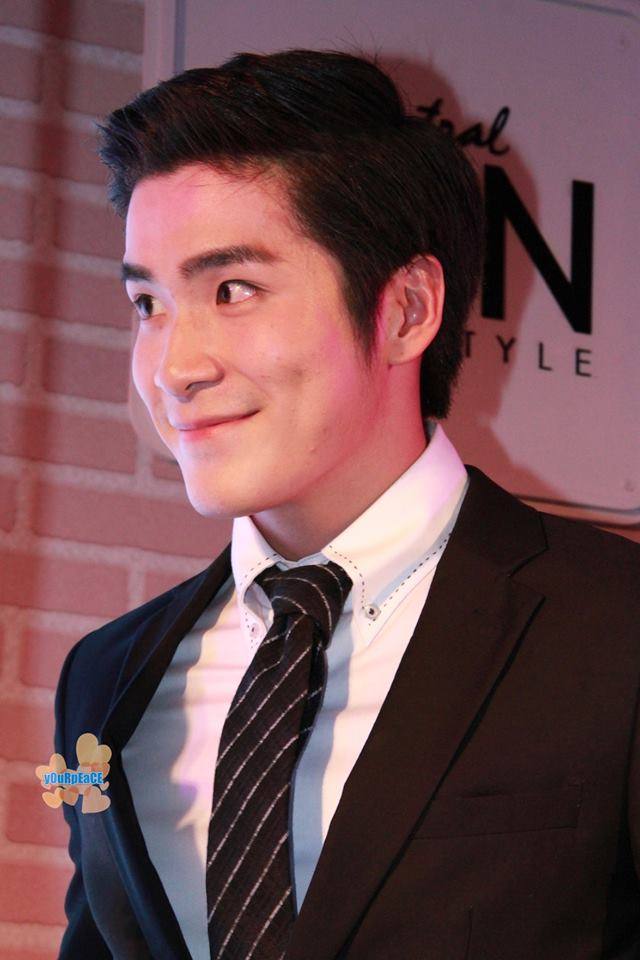 อาเล็ก ธีรเดช