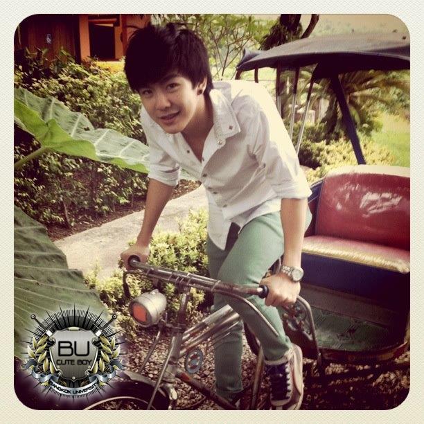 หนุ่มม.กรุงเทพ