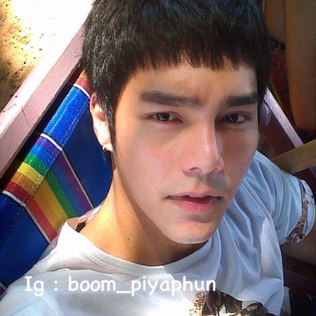 บูม ปิยพันธ์ หนุ่มหล่อจากไฟหวน