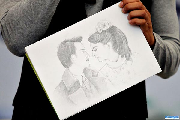 โป๊ป มิว กอดกันกลม จิ้นกระจาย ในงานประมูลการกุศล