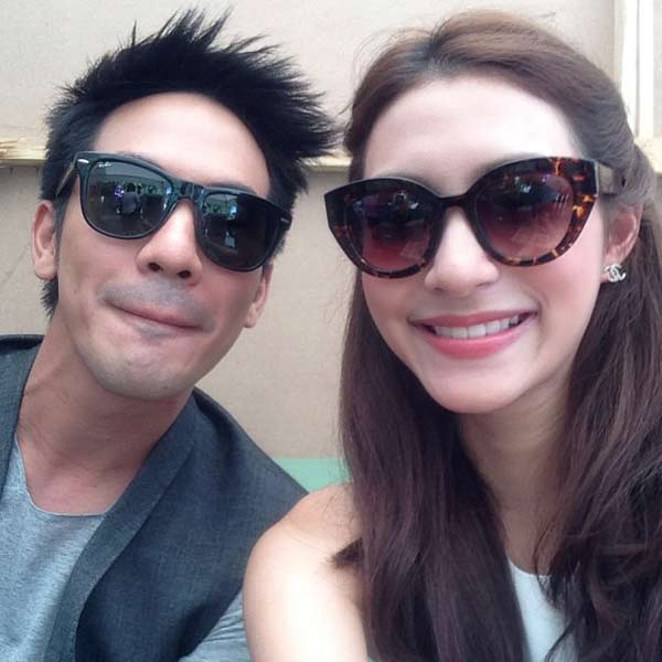 โป๊ป มิว กอดกันกลม จิ้นกระจาย ในงานประมูลการกุศล