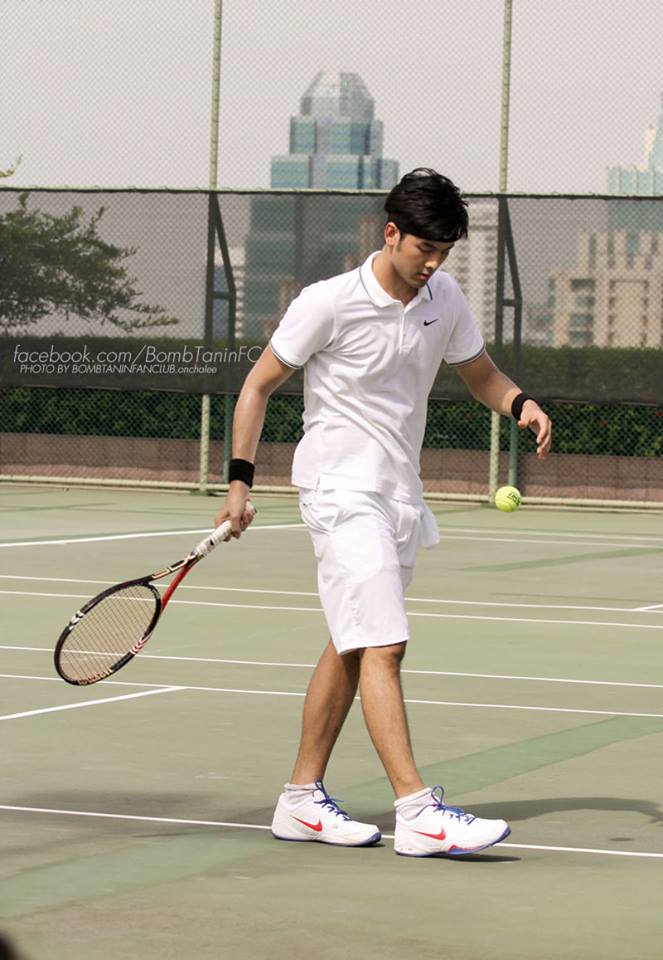 บอม ธนิน   คุณชายสสุดเท่@โชว์ลีลาหวดลูกเทนนิส