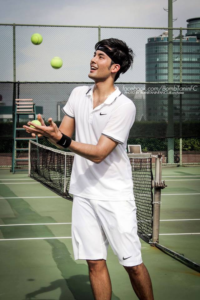 บอม ธนิน   คุณชายสสุดเท่@โชว์ลีลาหวดลูกเทนนิส