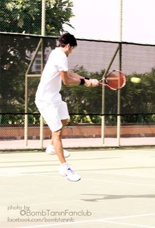 บอม ธนิน   คุณชายสสุดเท่@โชว์ลีลาหวดลูกเทนนิส