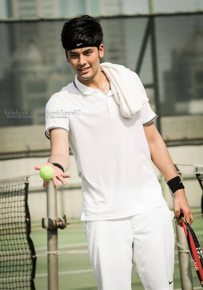 บอม ธนิน   คุณชายสสุดเท่@โชว์ลีลาหวดลูกเทนนิส
