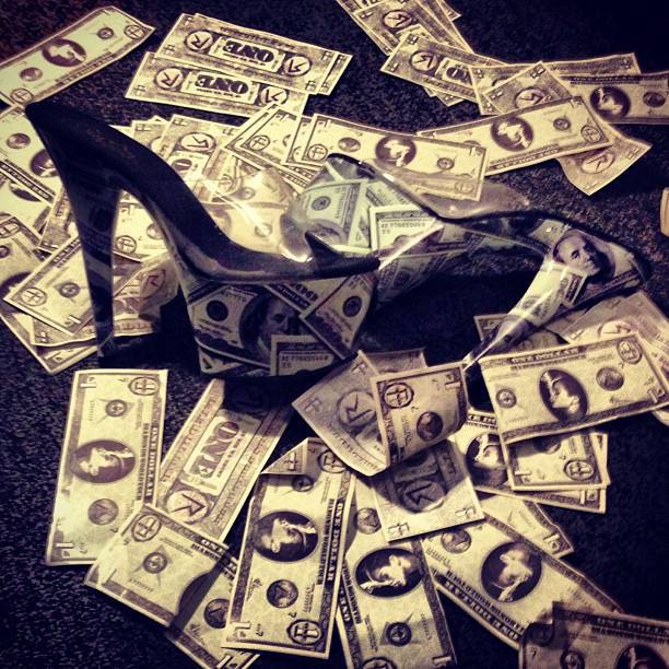 Rihanna ถ่าย MV Pour It Up แล้ว