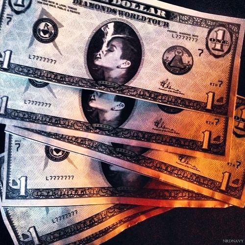 Rihanna ถ่าย MV Pour It Up แล้ว