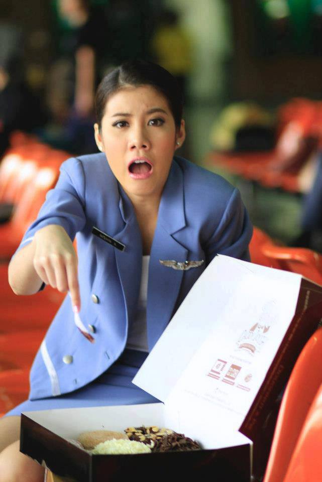 เมื่อกี้ดูเอสเทอร์ปะทะคารมเบาๆกับกิ้ก มยุริญ แล้วอยากดูตอนนางเล่นร้ายในคุณชายรณพีร์มากกกกก