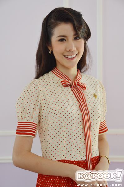 เมื่อกี้ดูเอสเทอร์ปะทะคารมเบาๆกับกิ้ก มยุริญ แล้วอยากดูตอนนางเล่นร้ายในคุณชายรณพีร์มากกกกก