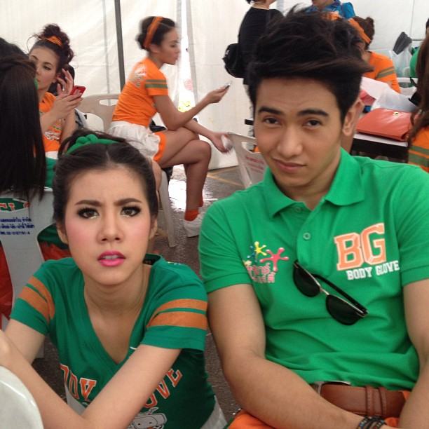 เมื่อกี้ดูเอสเทอร์ปะทะคารมเบาๆกับกิ้ก มยุริญ แล้วอยากดูตอนนางเล่นร้ายในคุณชายรณพีร์มากกกกก