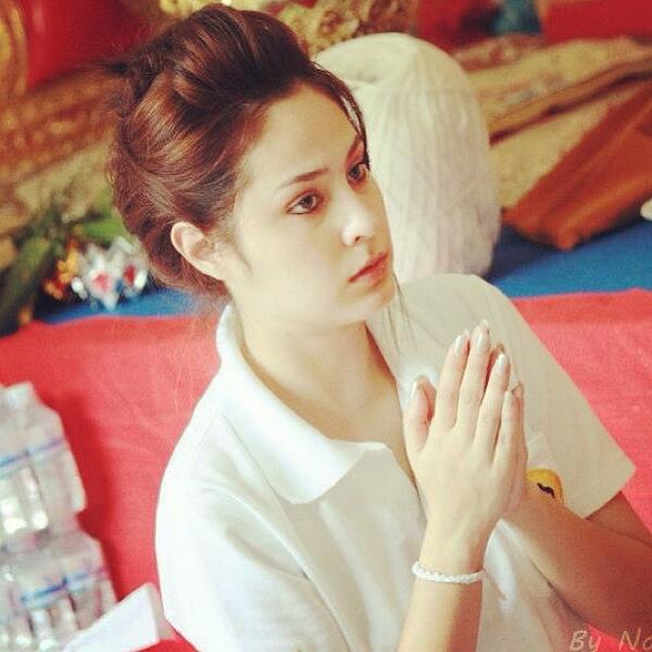 ขวัญ อุษามณี (รูปตอนไปทำบุญ)^___^