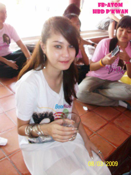 ขวัญ อุษามณี (รูปตอนไปทำบุญ)^___^