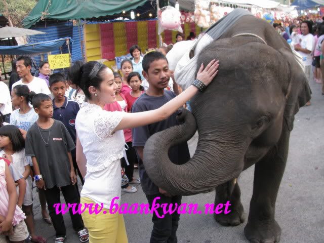 ขวัญ อุษามณี (รูปตอนไปทำบุญ)^___^