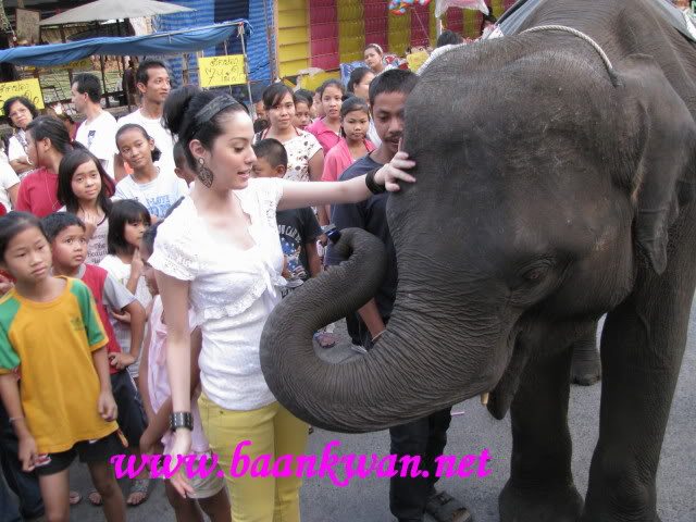 ขวัญ อุษามณี (รูปตอนไปทำบุญ)^___^