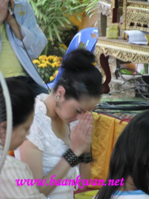 ขวัญ อุษามณี (รูปตอนไปทำบุญ)^___^