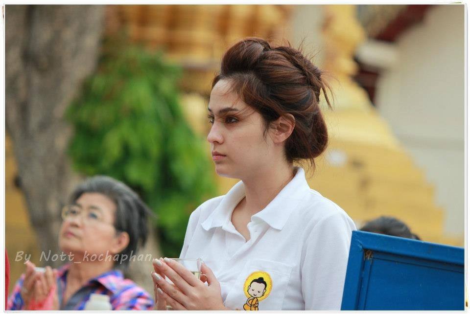 ขวัญ อุษามณี (รูปตอนไปทำบุญ)^___^