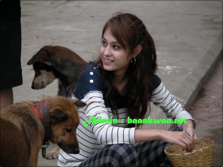 ขวัญ อุษามณี (รูปตอนไปทำบุญ)^___^