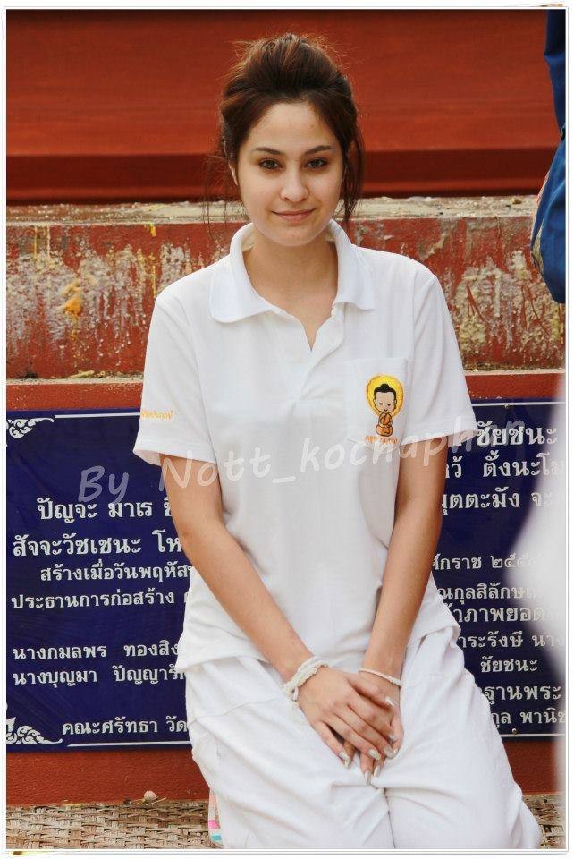 ขวัญ อุษามณี (รูปตอนไปทำบุญ)^___^
