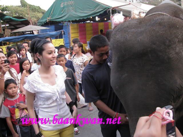ขวัญ อุษามณี (รูปตอนไปทำบุญ)^___^