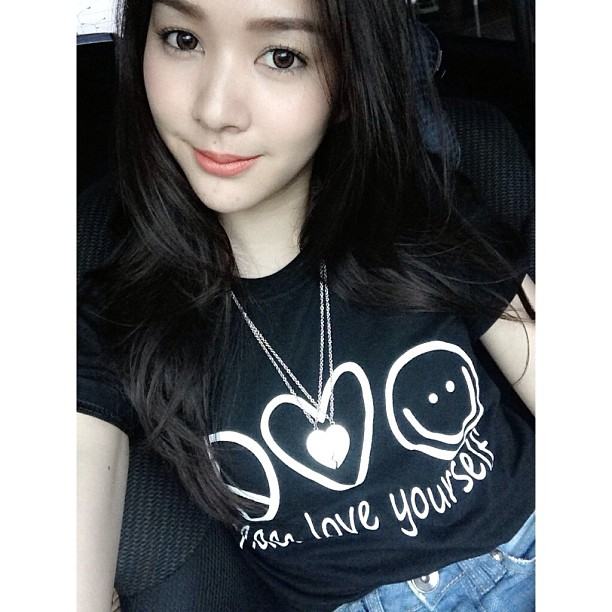 เบเบ้ โฟร์ สาวน้อยหน้าเด็กตลอดกาล