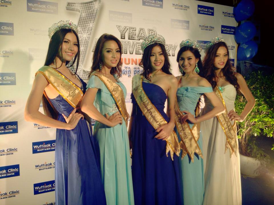 มิสแกรนด์ไทยแลนด์ 2013 ร่วมงานครบรอบ1ปี วุฒิศักดิ์ คลีนิก สาขาสีหนุ ประเทศกัมพูชา