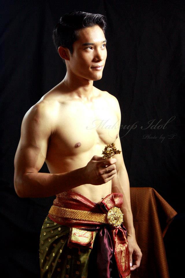บ่าวเหนือ ในชุดพื้นเมือง