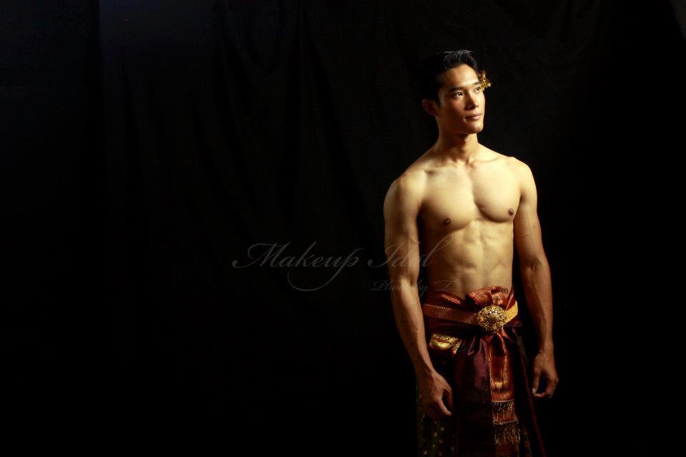 บ่าวเหนือ ในชุดพื้นเมือง