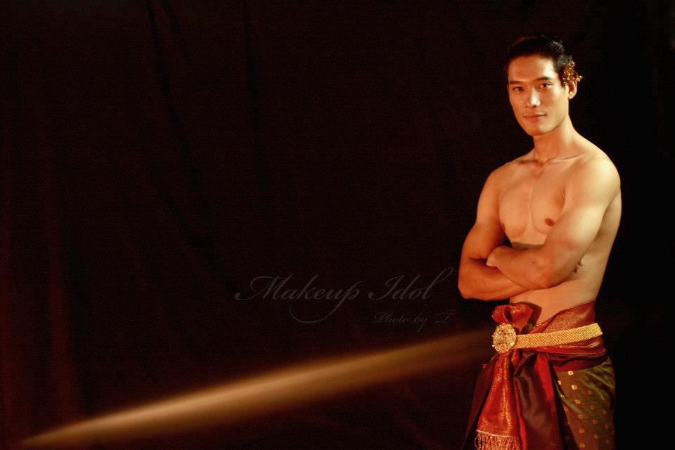 บ่าวเหนือ ในชุดพื้นเมือง