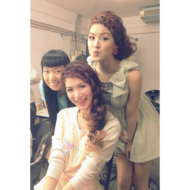เบส บุ๊ค 2สาวฝาแฝดน่ารักๆวง Olives
