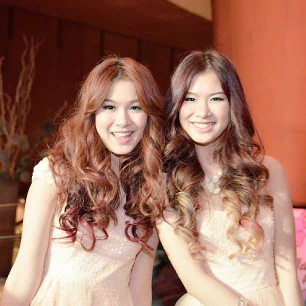 เบส บุ๊ค 2สาวฝาแฝดน่ารักๆวง Olives