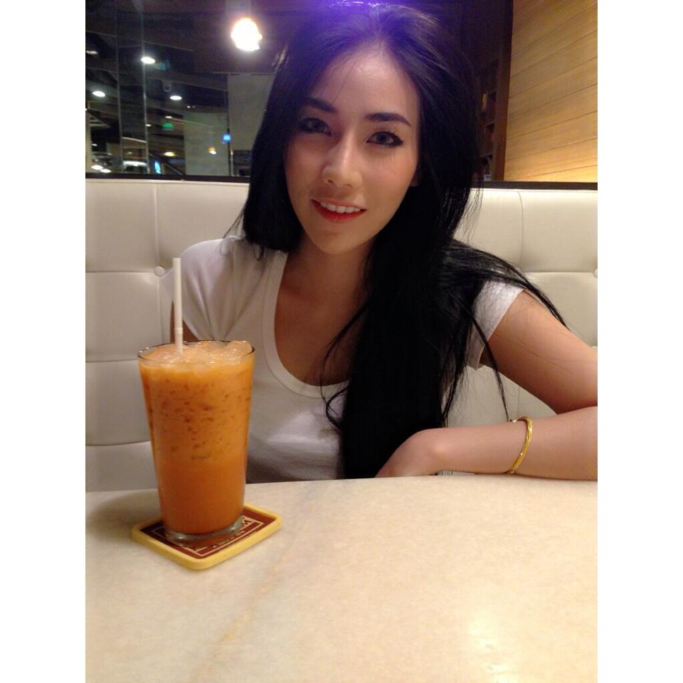 ชีสเค้ก พริตตี้ชื่อดังจาก Social Cam