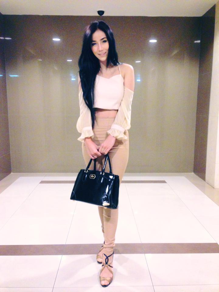ชีสเค้ก พริตตี้ชื่อดังจาก Social Cam