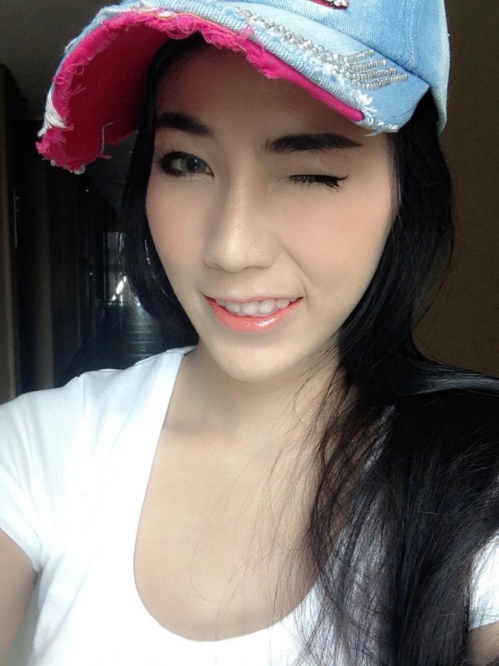 ชีสเค้ก พริตตี้ชื่อดังจาก Social Cam