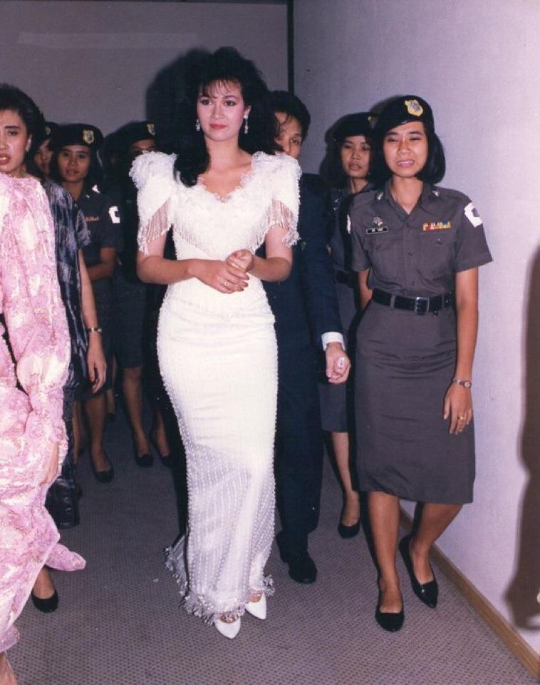 สาวไทยสวยแบบจักรวาล ต้องแบบนี้